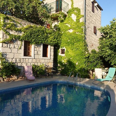 Holiday Home Villa Kastel Zrnovo エクステリア 写真