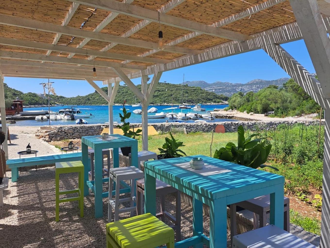 Holiday Home Villa Kastel Zrnovo エクステリア 写真