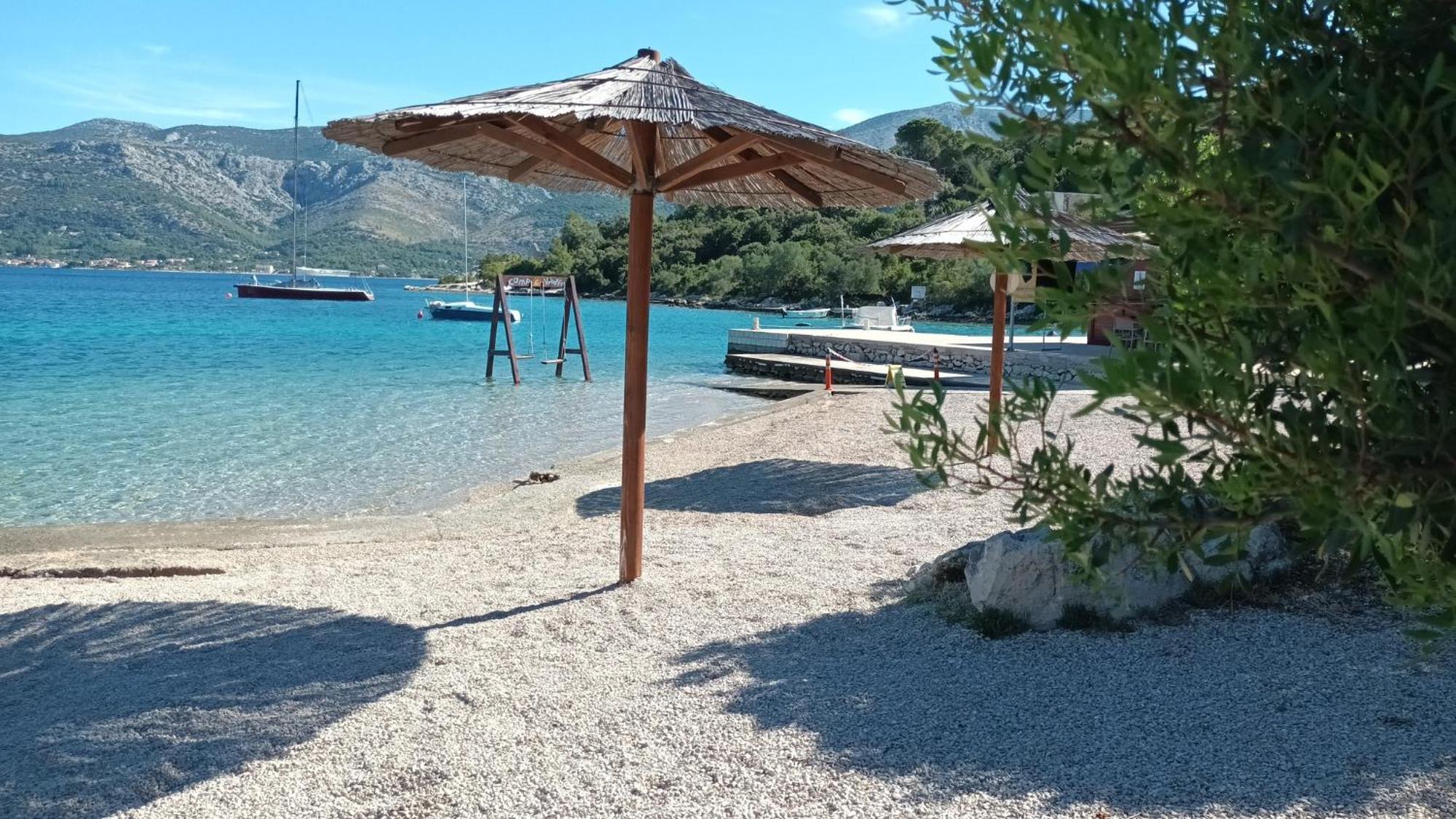 Holiday Home Villa Kastel Zrnovo エクステリア 写真