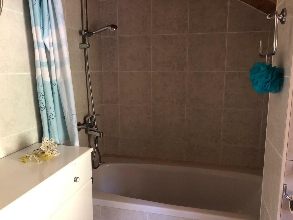 Holiday Home Villa Kastel Zrnovo エクステリア 写真