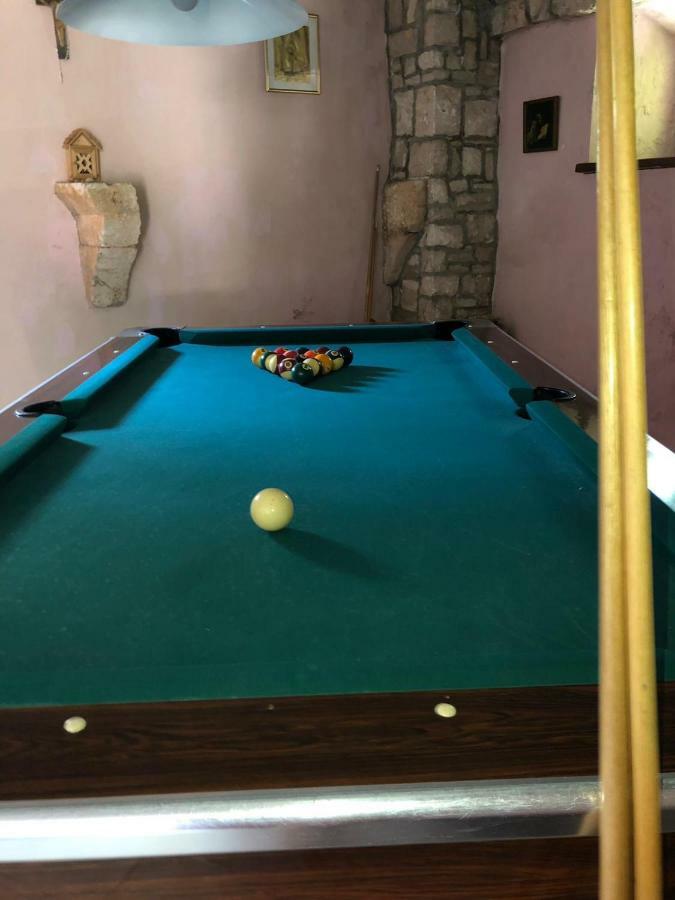 Holiday Home Villa Kastel Zrnovo エクステリア 写真