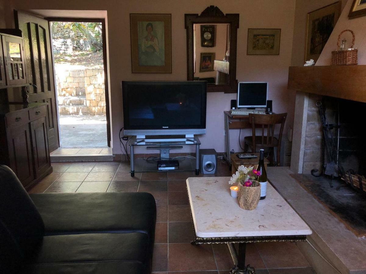 Holiday Home Villa Kastel Zrnovo エクステリア 写真