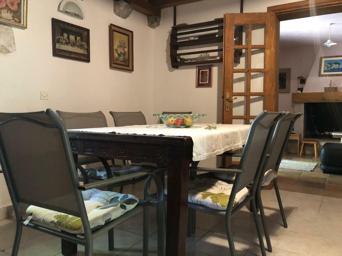 Holiday Home Villa Kastel Zrnovo エクステリア 写真
