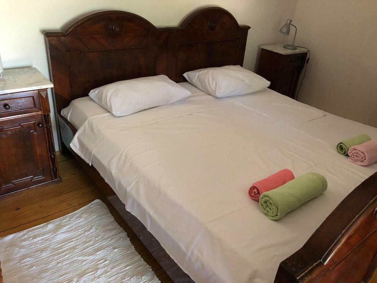 Holiday Home Villa Kastel Zrnovo エクステリア 写真